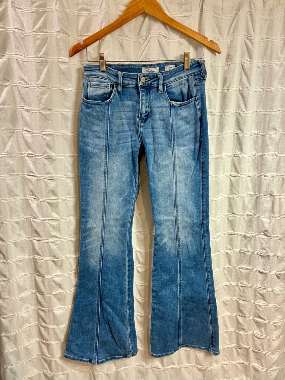 KanCan Signature Mid Rise Flare Light Wash blue Jeans 27x32 Center Seam